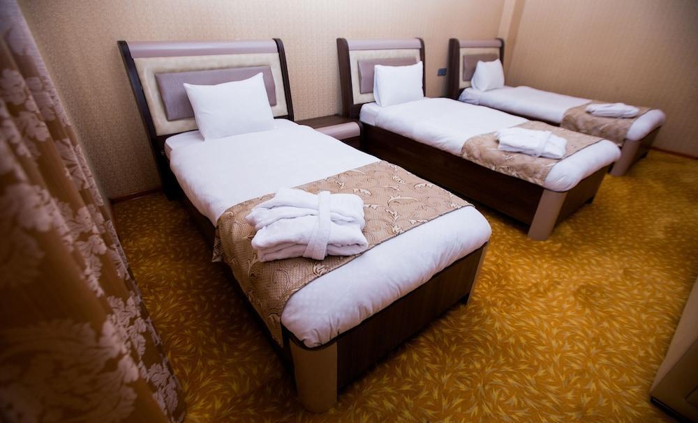 Astola Hotel Baku Bagian luar foto