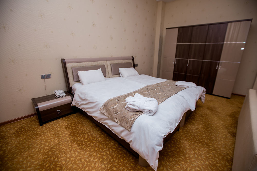 Astola Hotel Baku Bagian luar foto