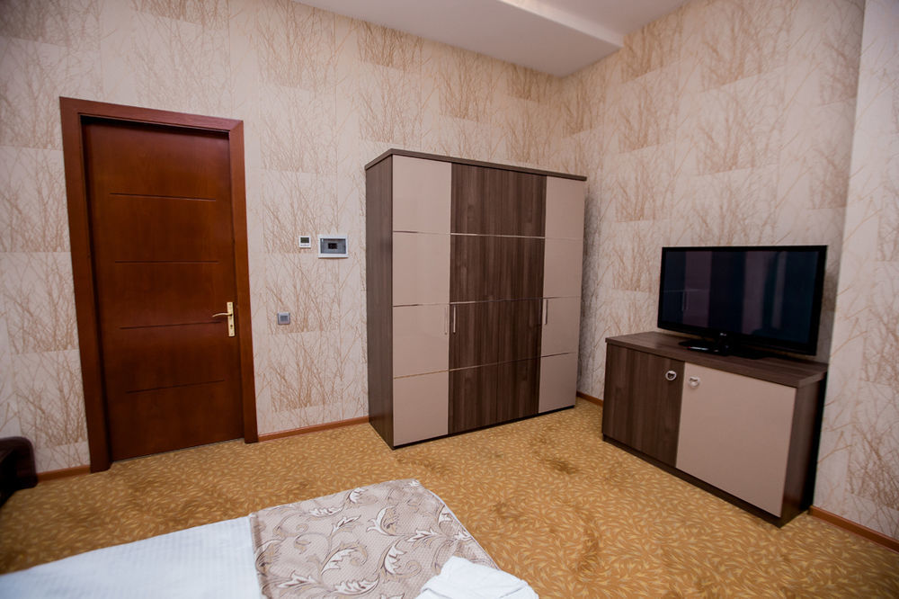 Astola Hotel Baku Bagian luar foto