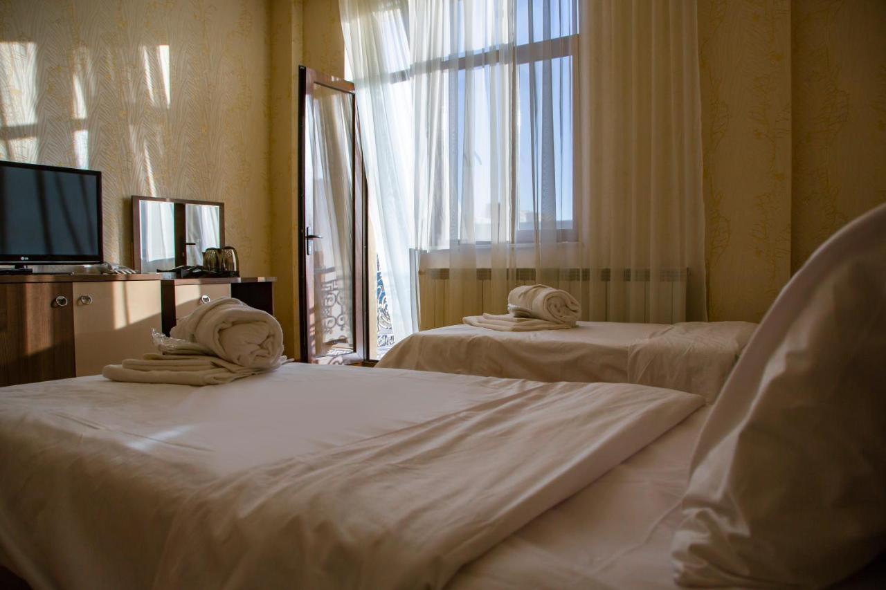 Astola Hotel Baku Bagian luar foto