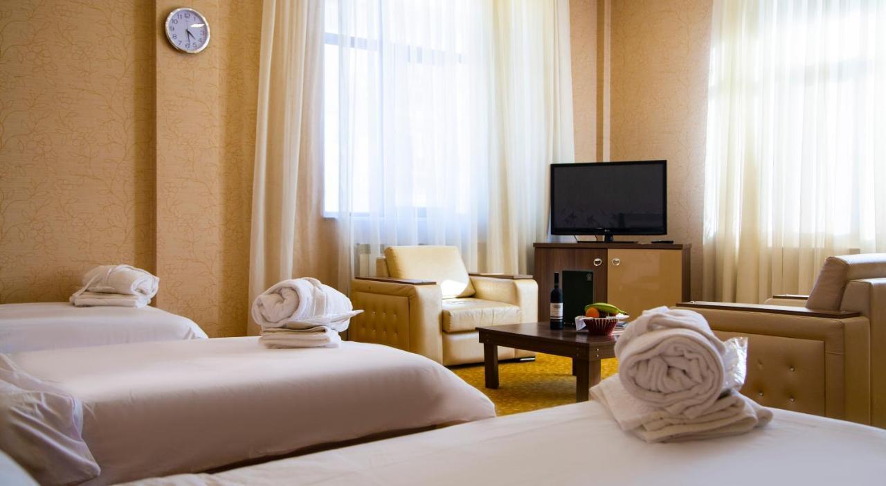 Astola Hotel Baku Bagian luar foto